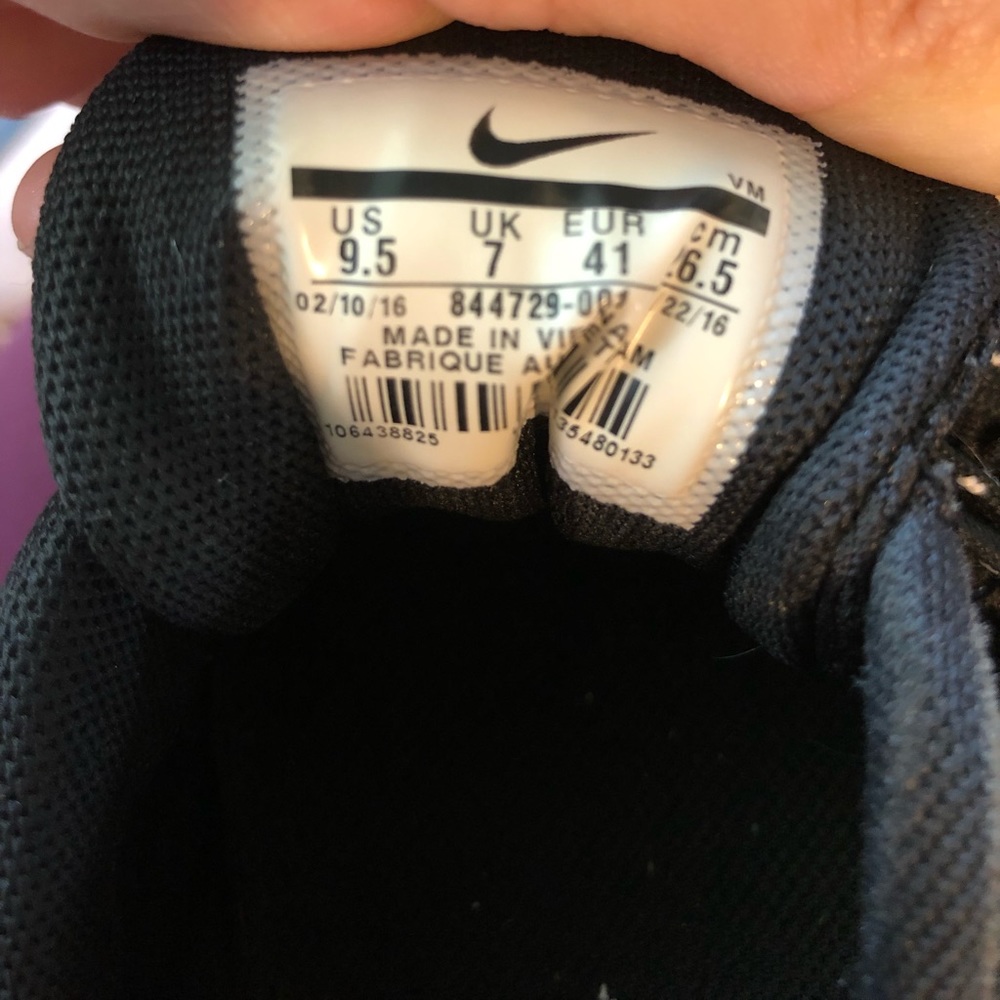 Nike shoes - Picture 4 of 4